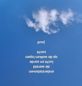 ondersteboven wolken zacht